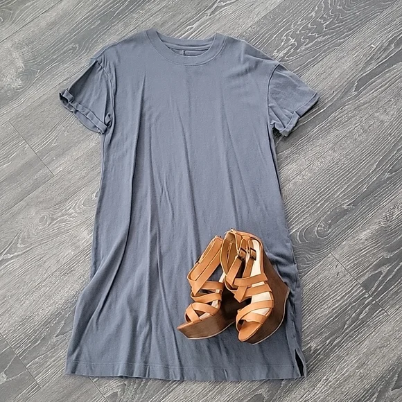 Dress - Picture 2 of 5